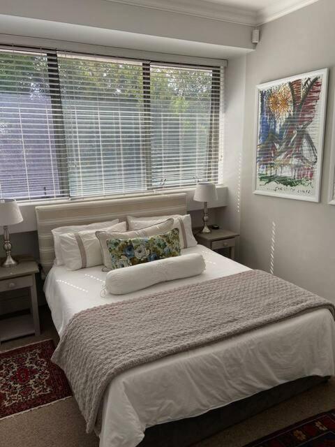 Modern, Centrally Located Dorp Street Apartment Stellenbosch Exterior photo