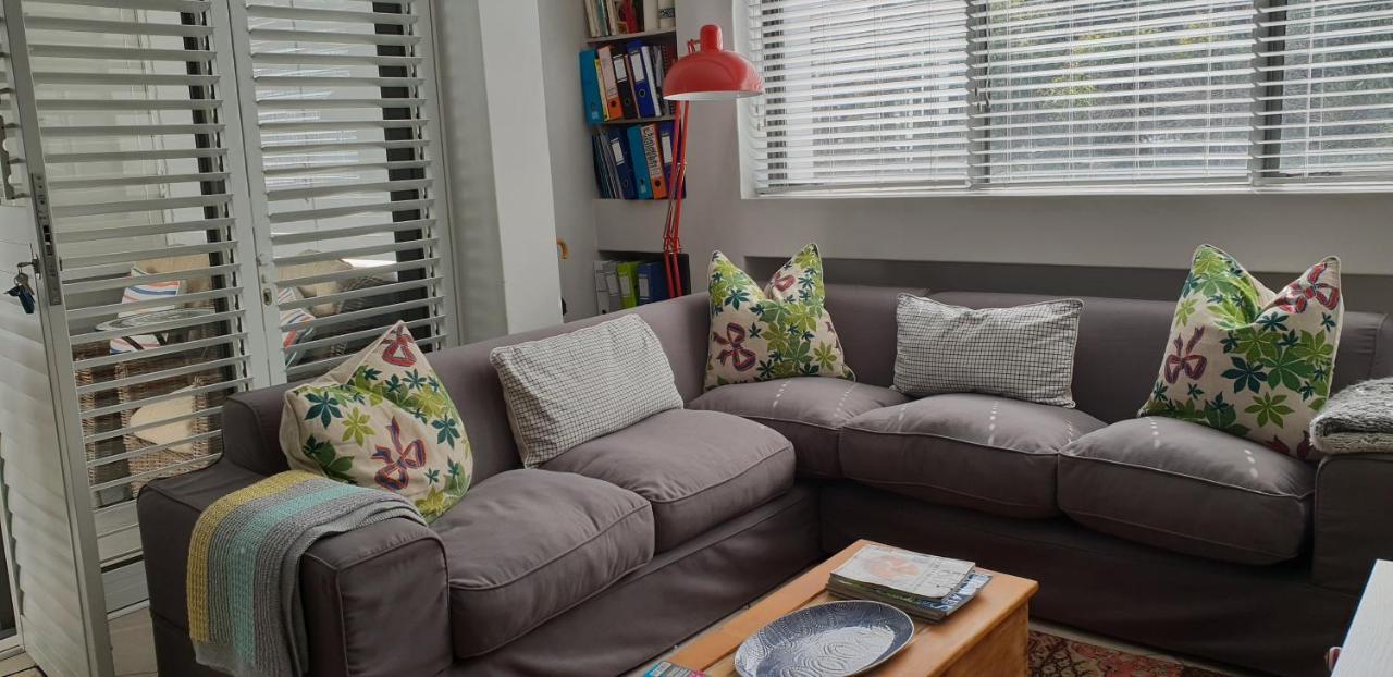 Modern, Centrally Located Dorp Street Apartment Stellenbosch Exterior photo